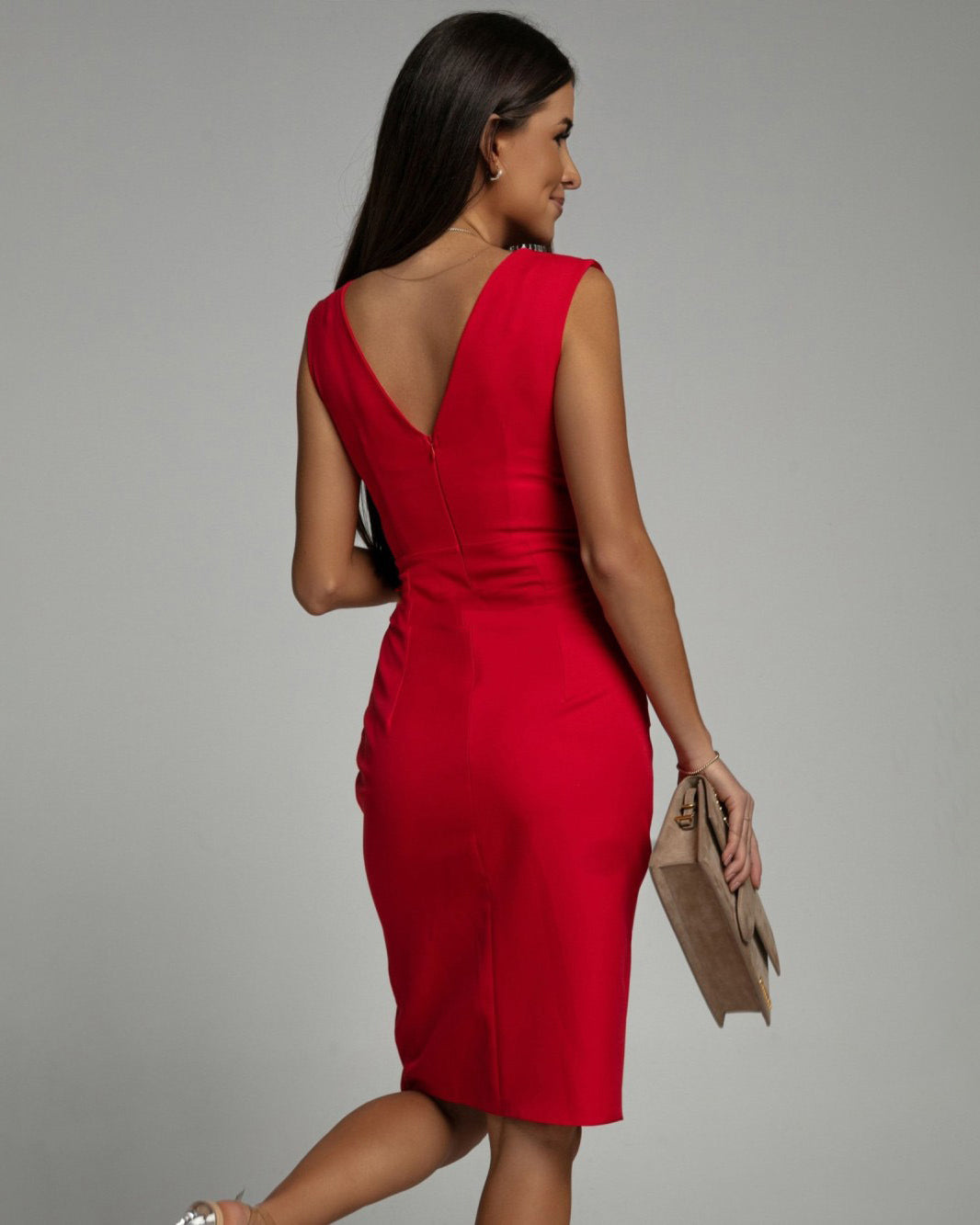 Deliah | Tailliertes Kleid mit V-Ausschnitt und Schlitz