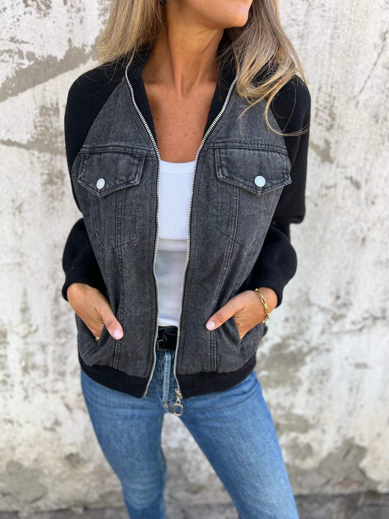 Amalia | Lässige Jacke mit Reißverschluss und V-Ausschnitt